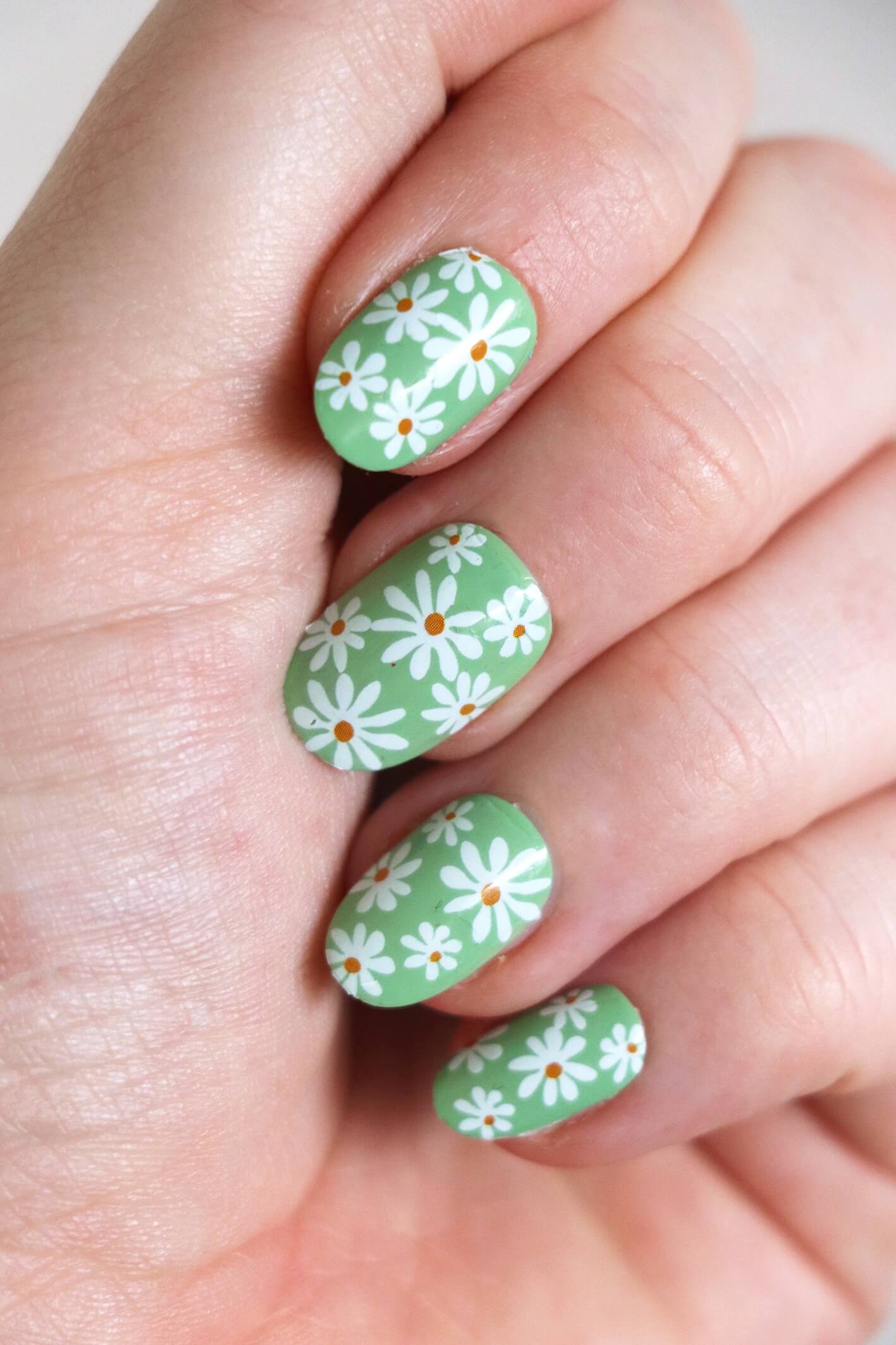 daisy-nail-decals